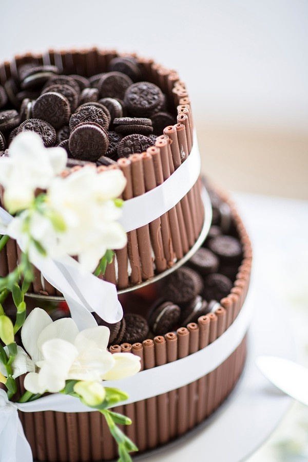 DIY Oreo Cookie Wedding Cake In A Jar + Even More Oreo Desserts For