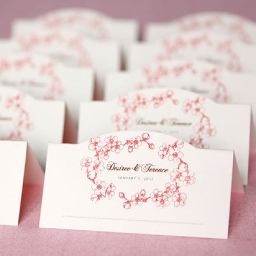 place cards with guest names printed
